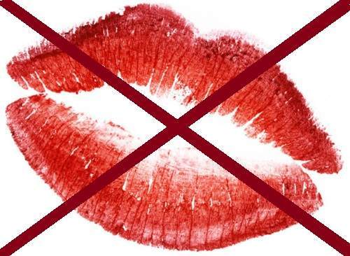 Астраханцам не рекомендуют целоваться