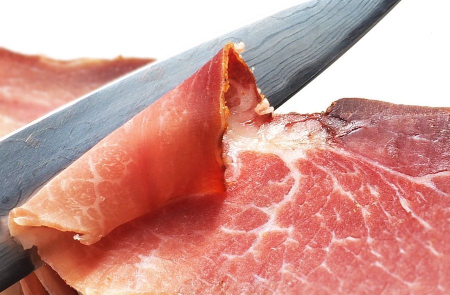 На астраханских рынках продавали подозрительное мясо