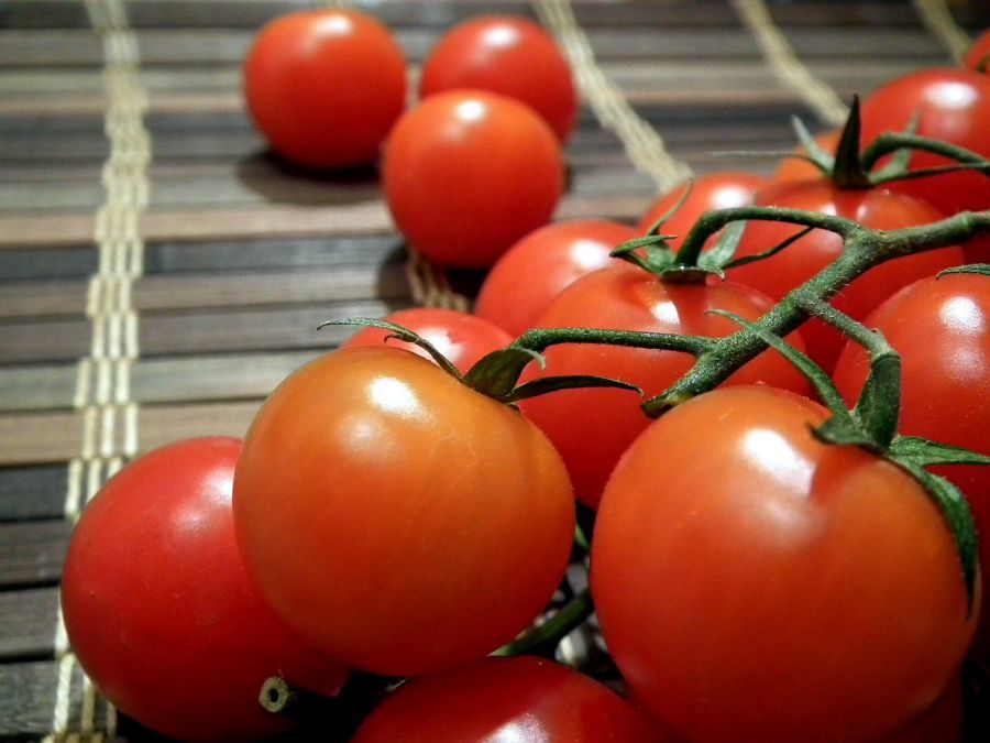В Астрахань начали привозить иранские помидоры