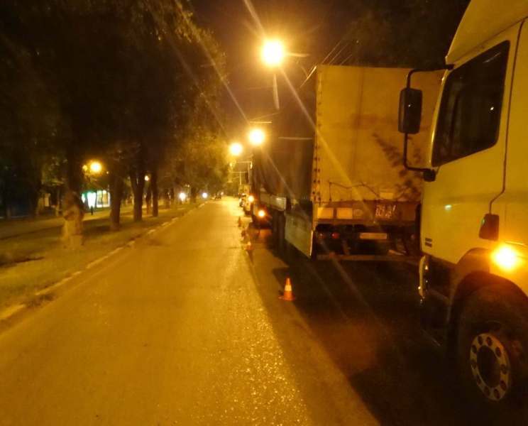 В Астрахани дагестанский дальнобойщик дверью КАМАЗа поломал коллеге ребра