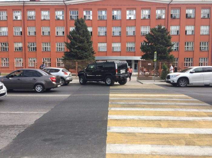 Студентов АГУ не учат соблюдать правила парковки