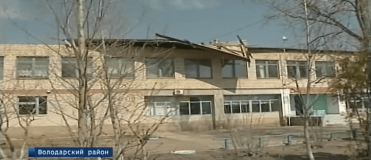 В Астраханской области новая крыша школы не выдержала ветра