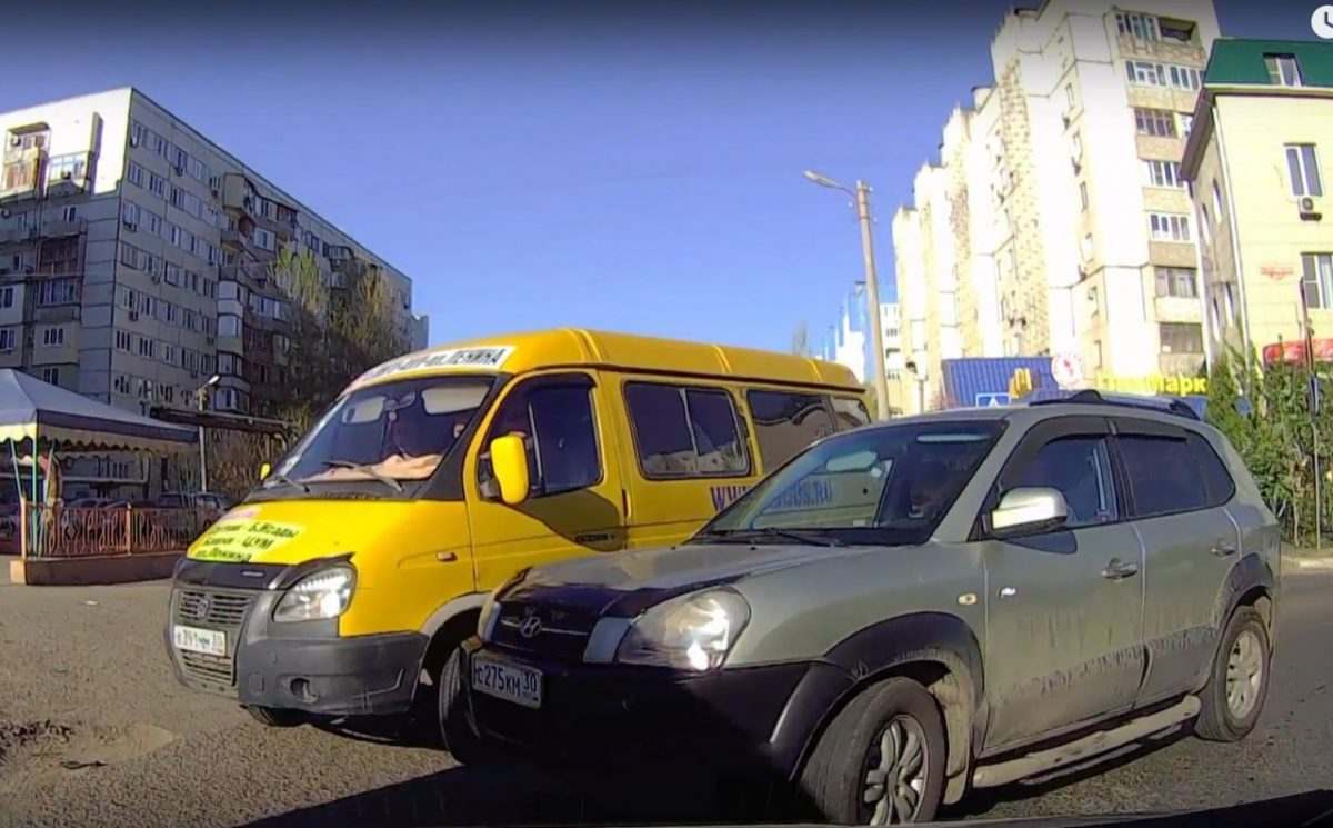 Видео: съезд не видящих знаки астраханских водителей