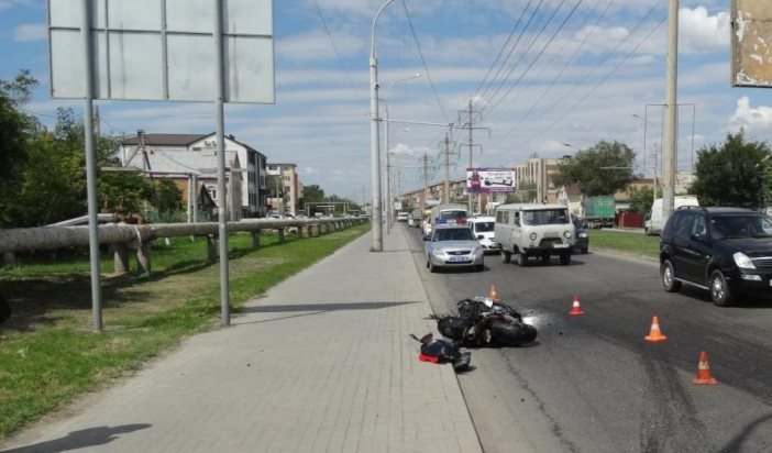 На улице Николая Островского мотоциклист врезался в отбойник