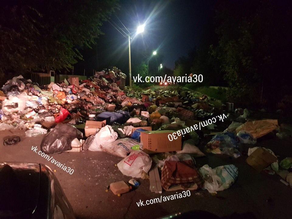 На улице Сун Ят-Сена снова все в мусоре