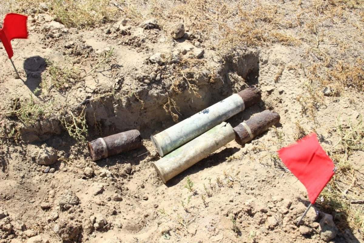 Астраханские пограничники нашли в степи снаряды