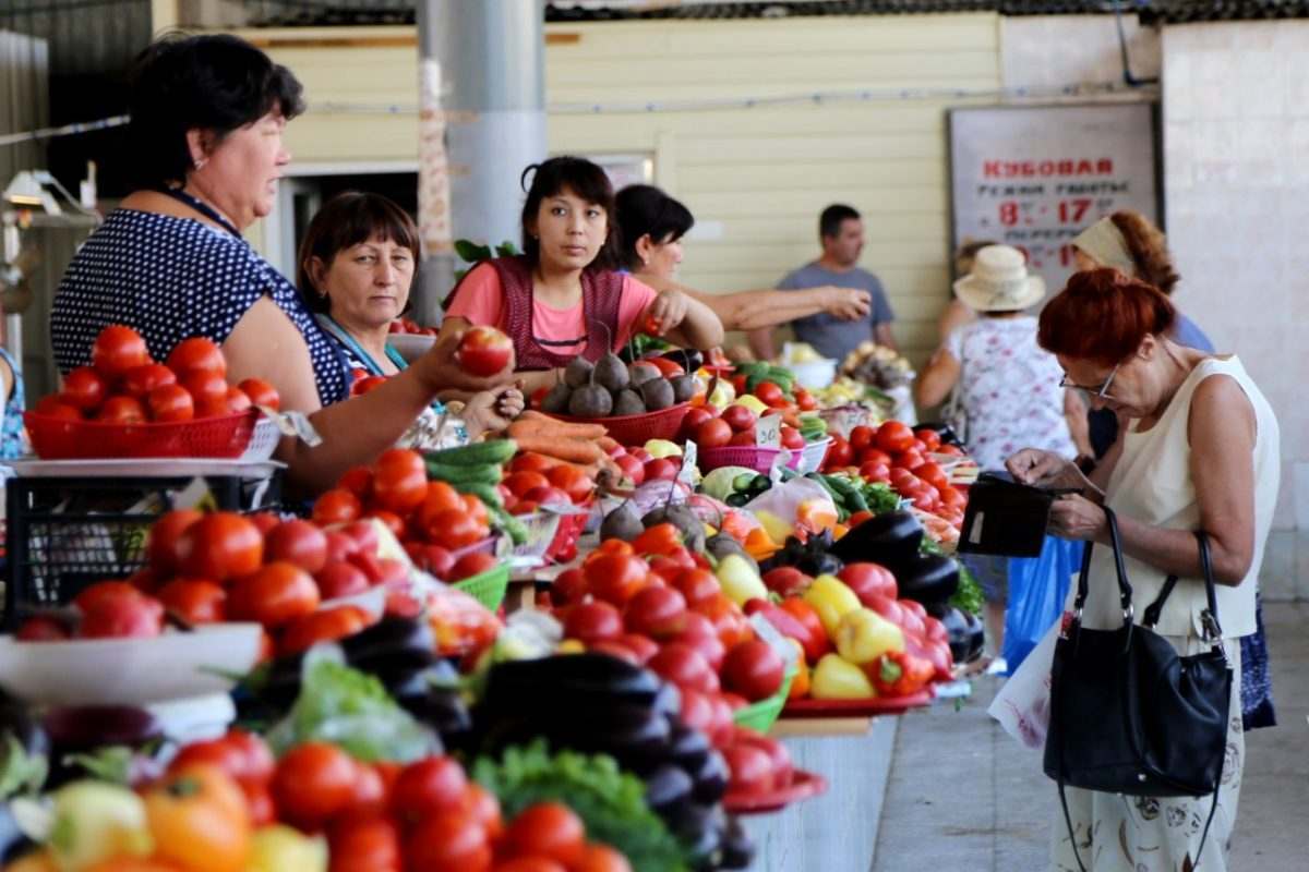 В Астраханской области стремительно дорожали овощи и фрукты