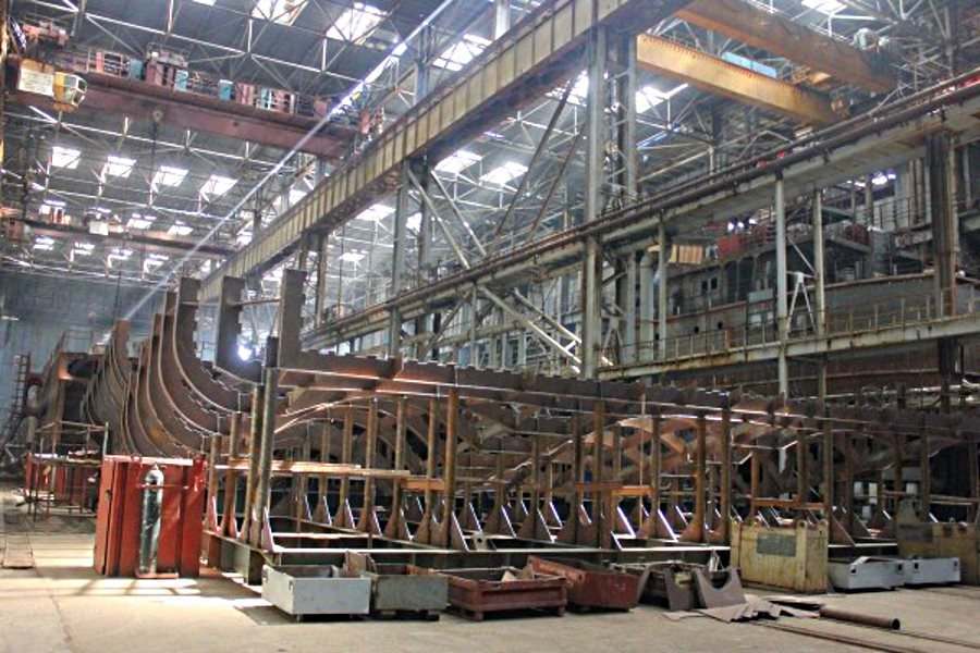 Астраханский завод планирует осенью достроить корпус круизного лайнера