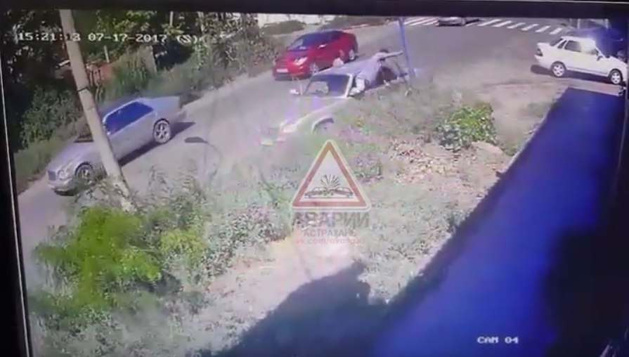 Астраханский боевик: водители подрались после аварии (видео)