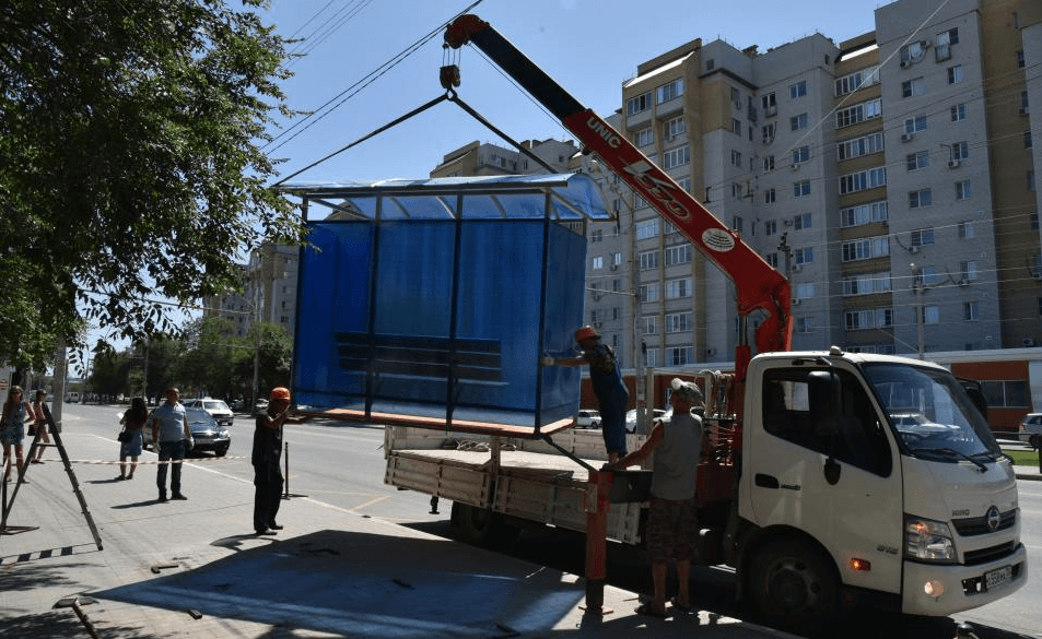 До конца года в Астрахани появятся 100 остановок