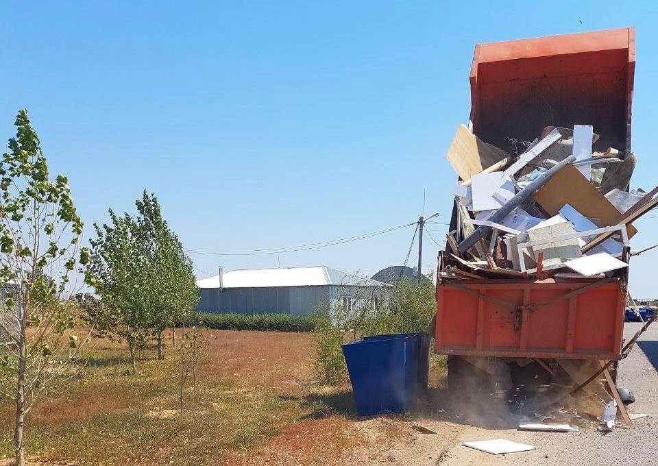 Охота на нелегальных мусорщиков в Астрахани дает первые результаты