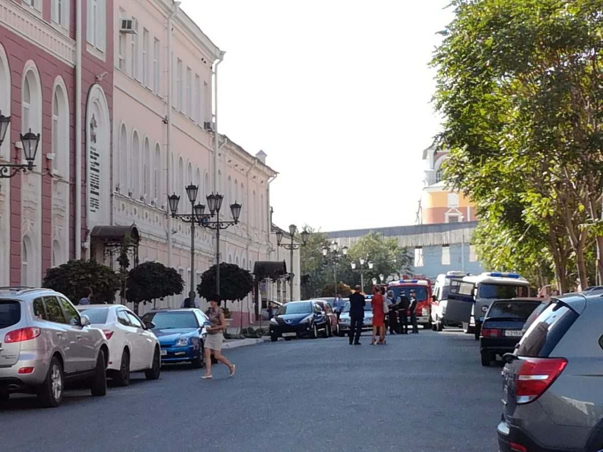 В Астрахани эвакуировали людей из здания Городской Думы