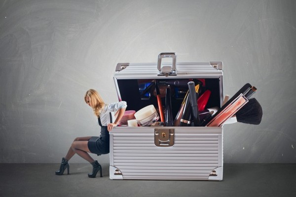Астраханок вновь соблазняют чемоданчиком с косметикой за 100 тысяч рублей