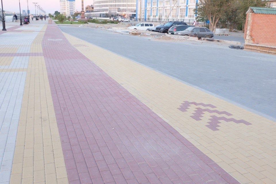 Велосипедная дорожка на Петровской набережной не оправдала ожиданий