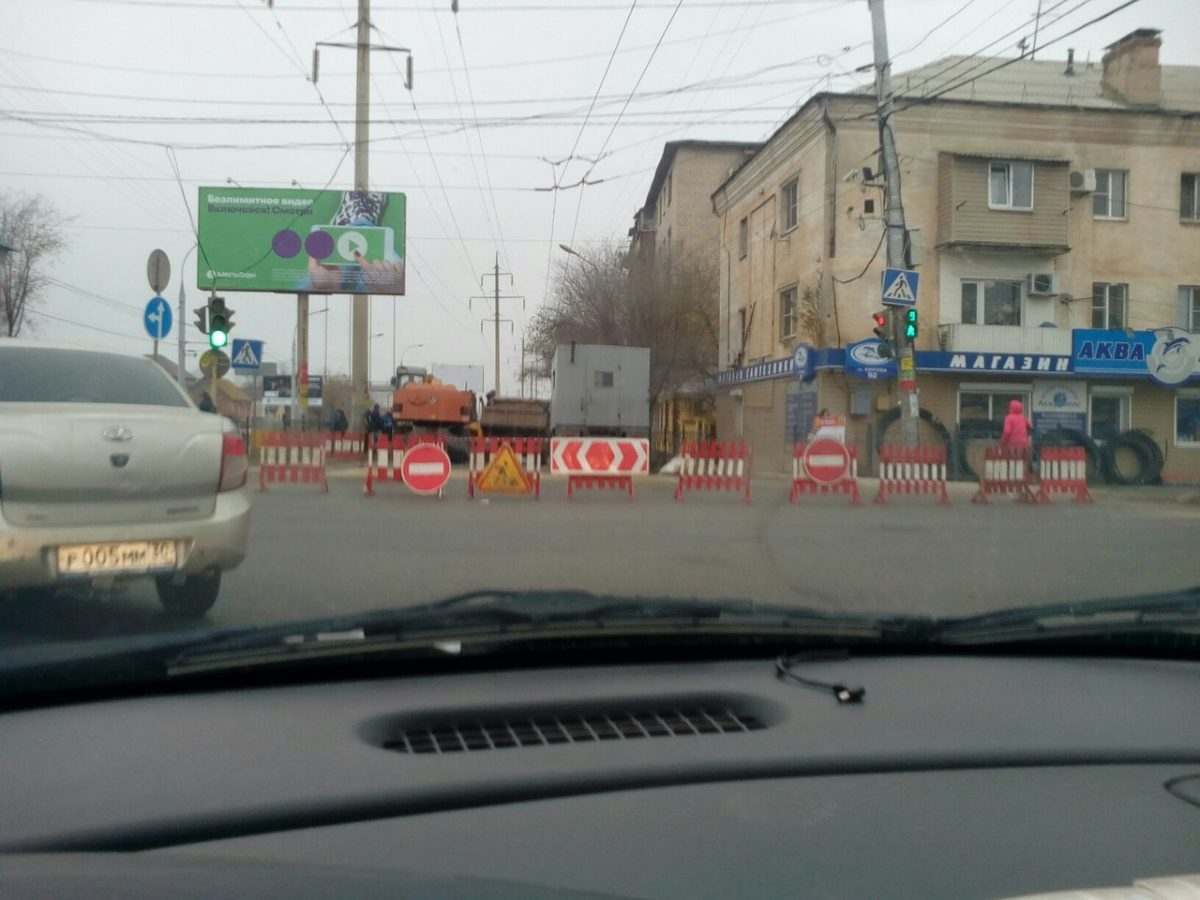 В Астрахани перекрыли улицу Николая Островского