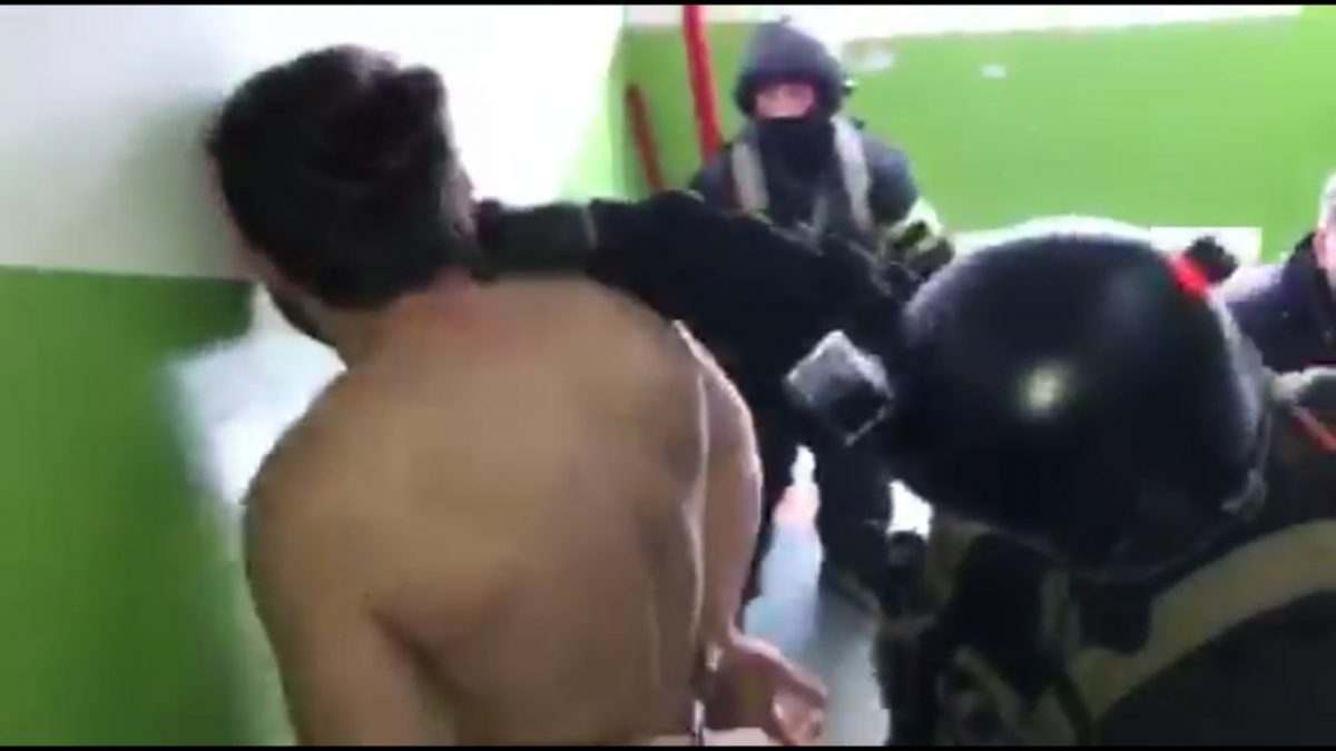 В Астрахани задержали подозреваемых в нападении на полицейского