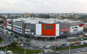 В Астрахани эвакуировали популярный торговый центр