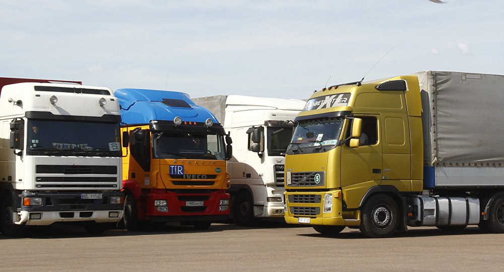 Астраханских перевозчиков удивило решение закрыть проезд грузовикам