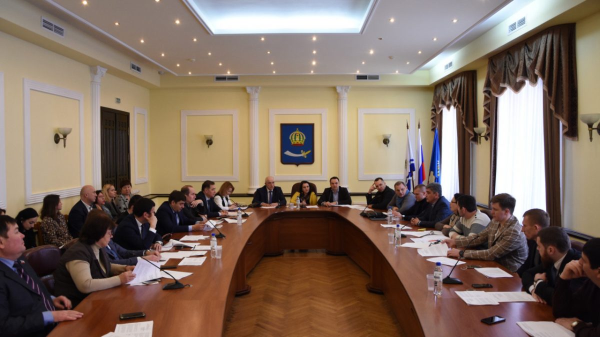 Астраханские депутаты подвергли критике муниципальные программы