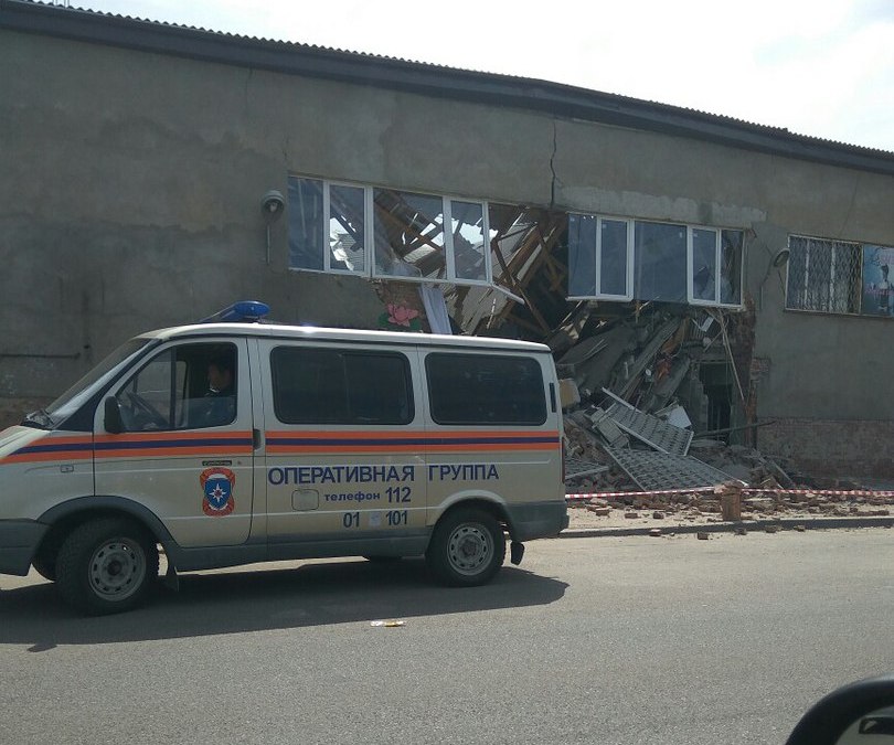 Астраханцы: в обрушившемся сегодня здании собирались открыть супермаркет