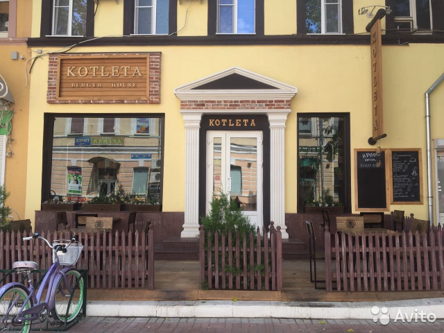 В центре Астрахани выставили на продажу действующее успешное кафе