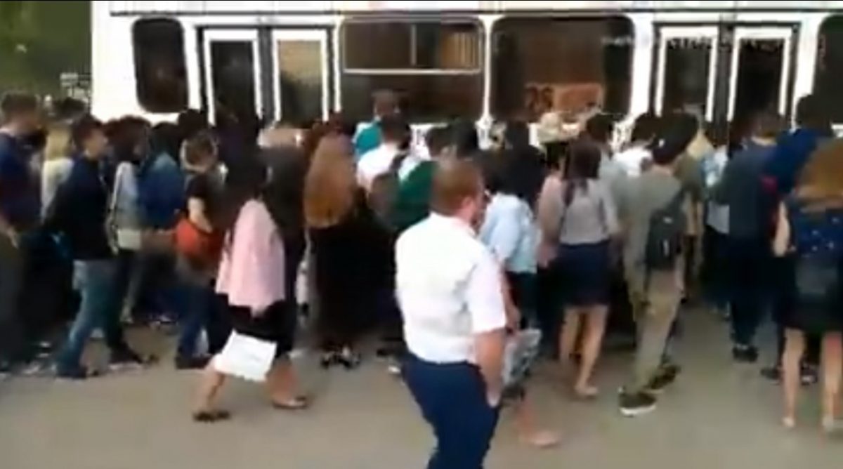 Астраханцы «штурмуют» автобус № 25 (ВИДЕО)
