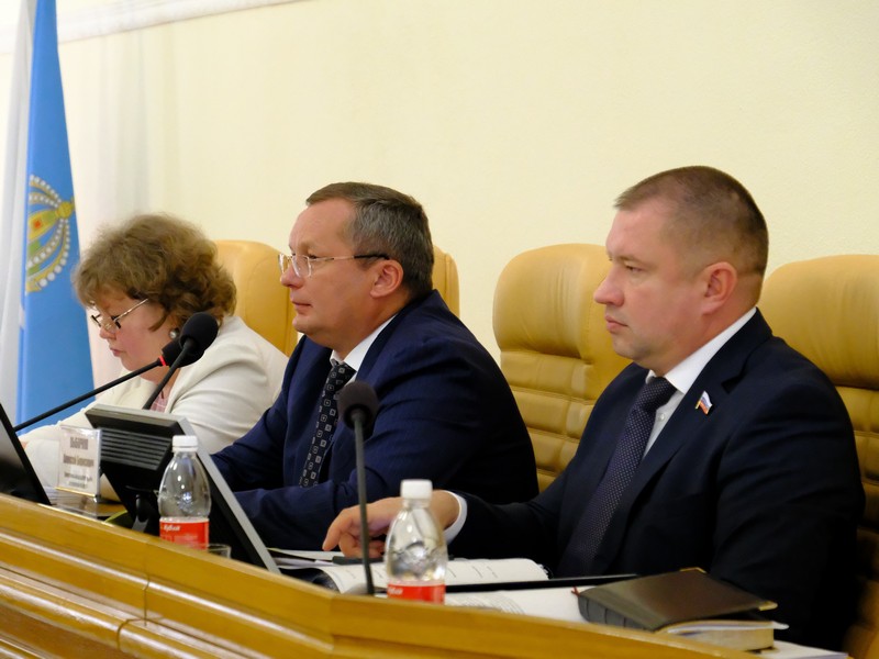 Астраханские депутаты решили защитить детей от электронных сигарет