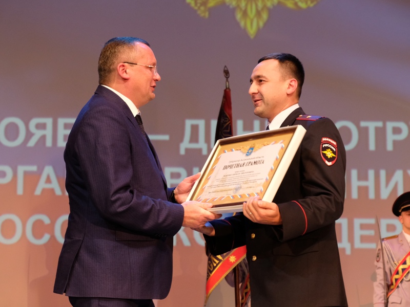 Игорь Мартынов поздравил астраханских стражей порядка с профессиональным праздником