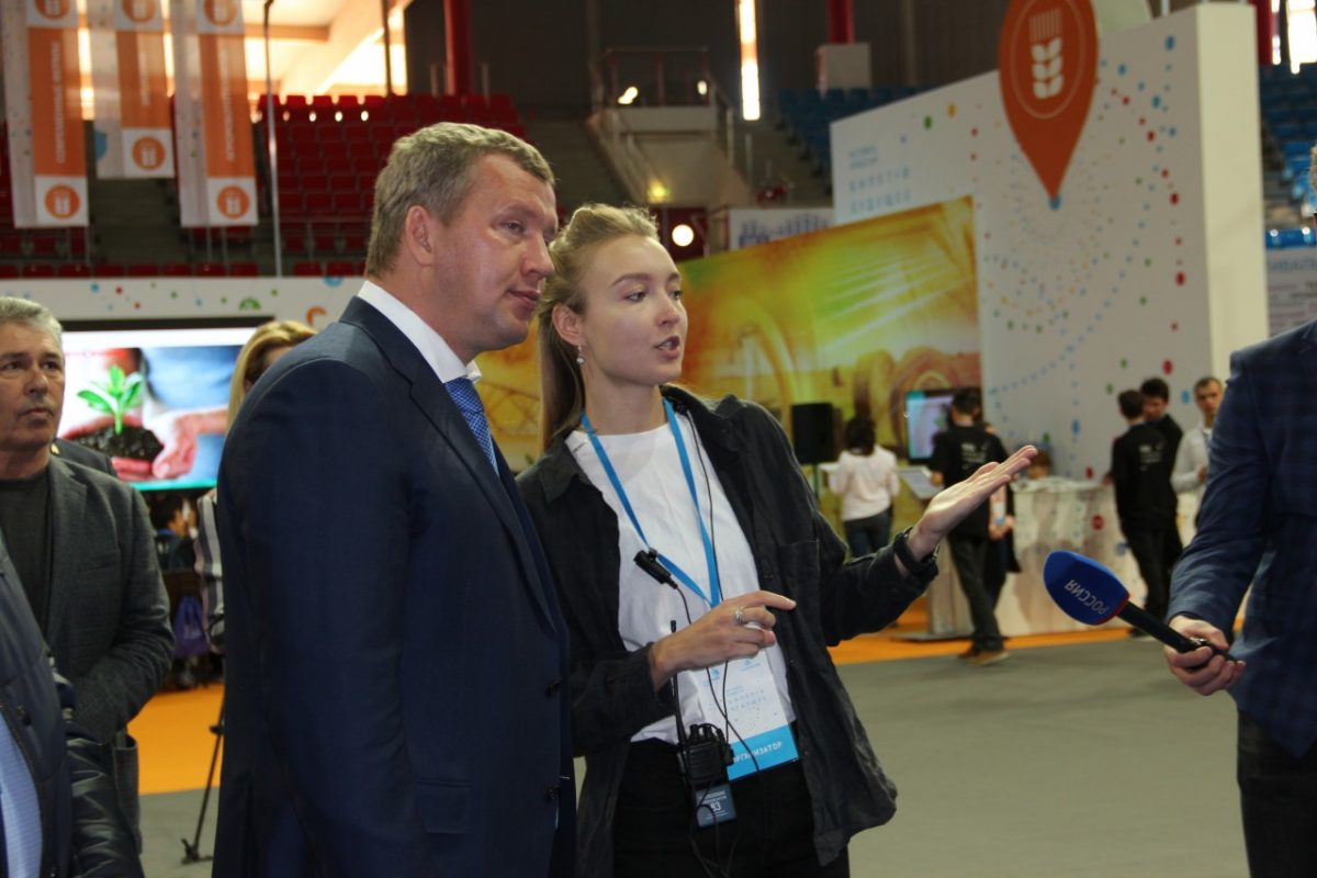 Врио губернатора региона Сергей Морозов побывал на открытии проекта профессиональных проб «Билет в будущее»