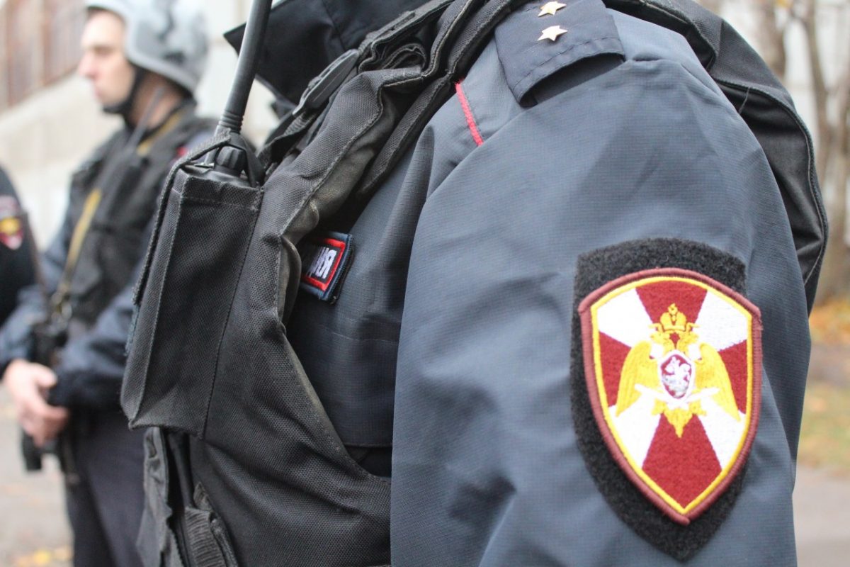 Сотрудника Росгвардии в Астрахани нашли на работе с огнестрельным ранением