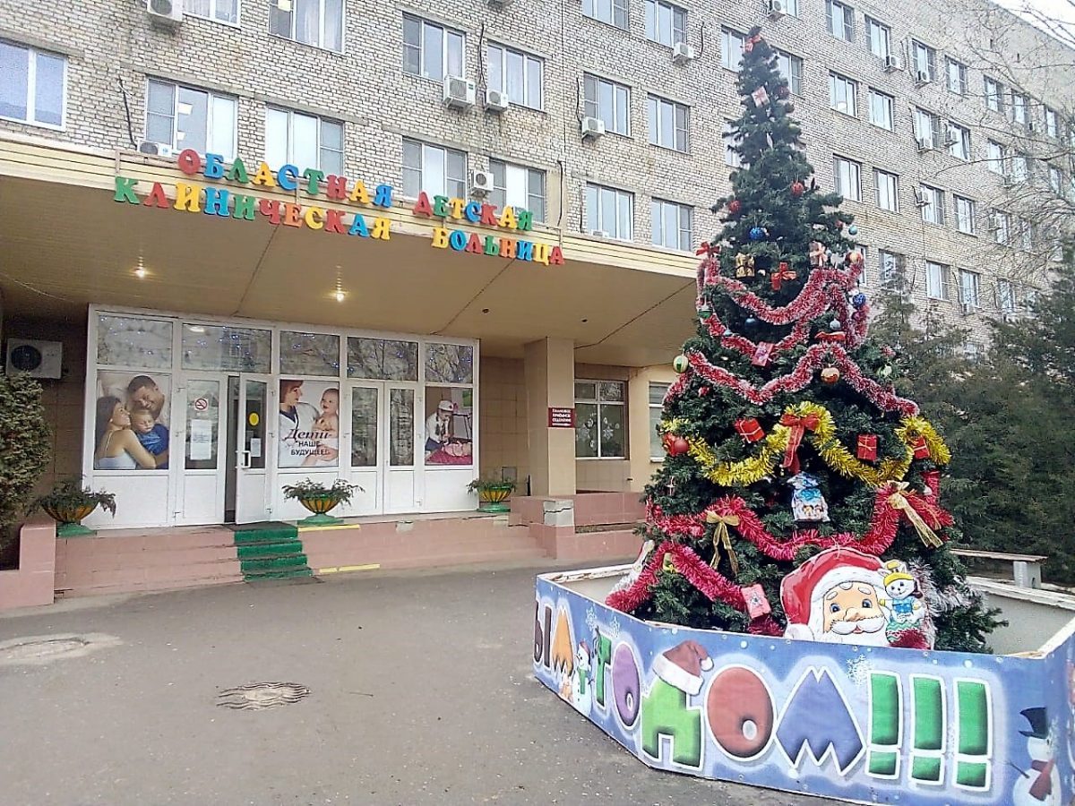 Астраханские медики спасли девочку, упавшую с девятого этажа