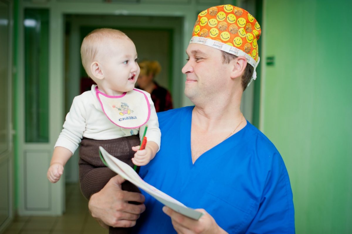 В Астрахани врачи бесплатно прооперируют детей с расщелинами губы и неба