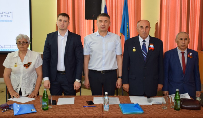 Валерий Альджанов встретился с ветеранами Наримановского района