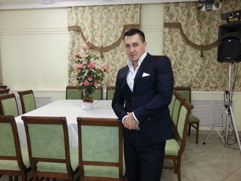 Кандидат в губернаторы Астраханской области обещает бесплатно проводить свадьбы и юбилеи