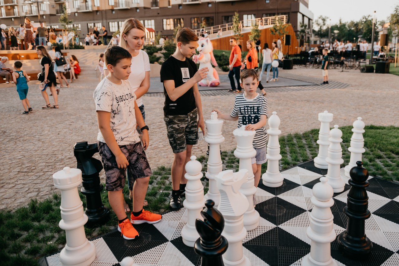 шахматный дворик в санкт петербурге