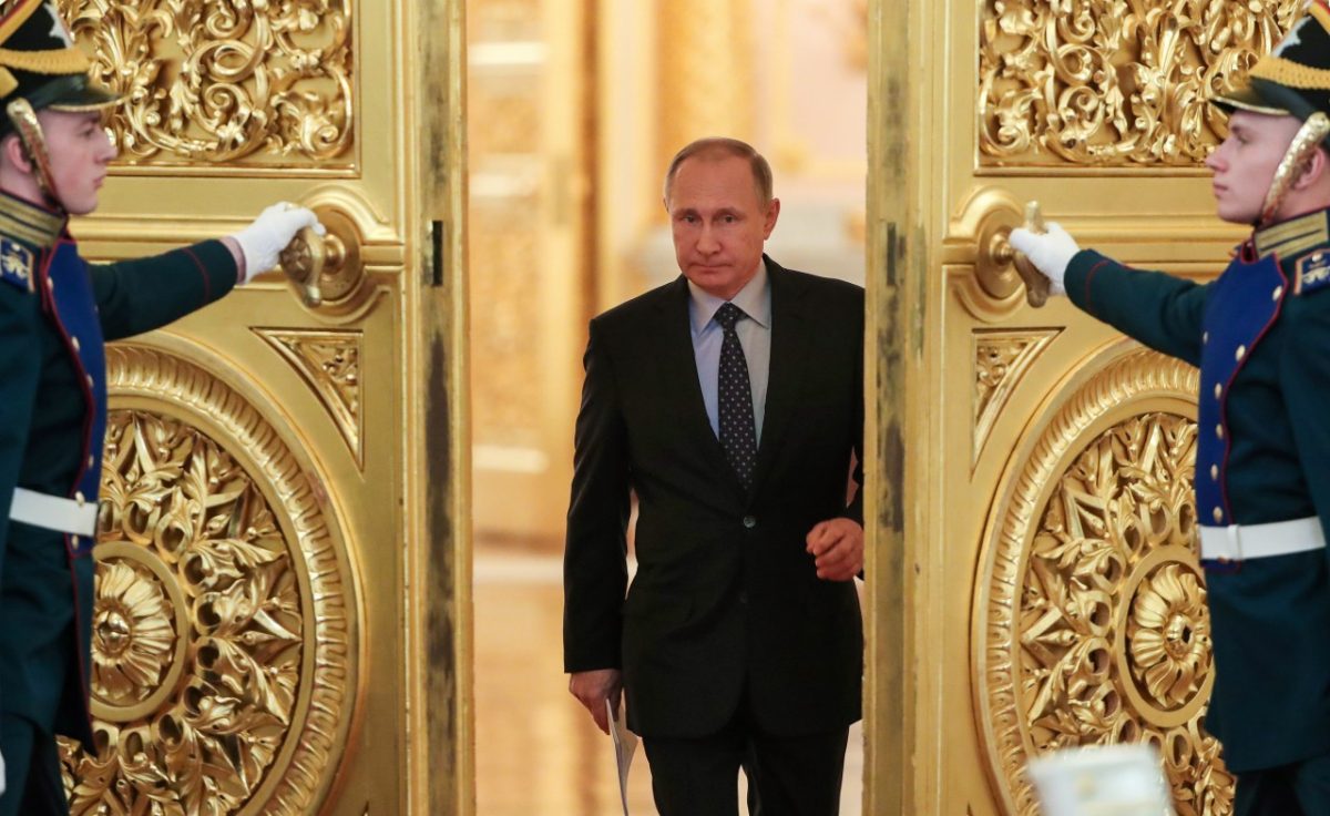 Более половины россиян хотят вновь видеть Путина президентом