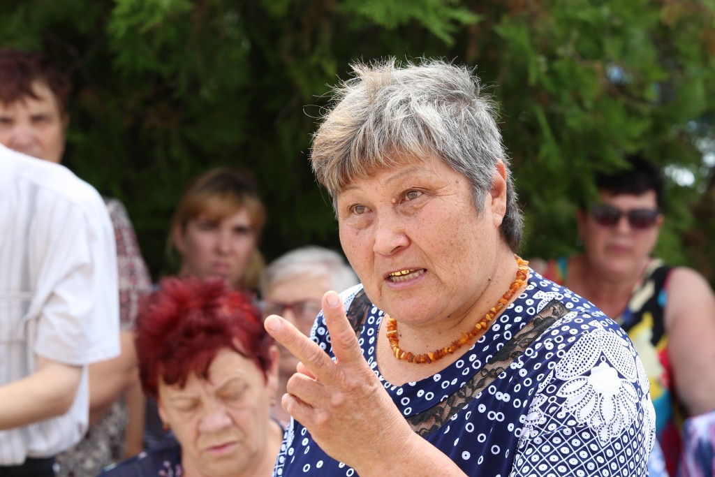 Жители сел Харабалинского района завалили Игоря Бабушкина вопросами