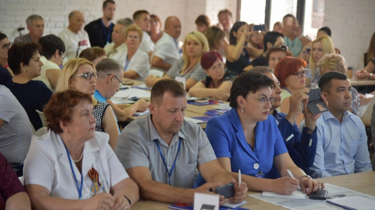 Общественники Астрахани обсудили пути решения приоритетных задач