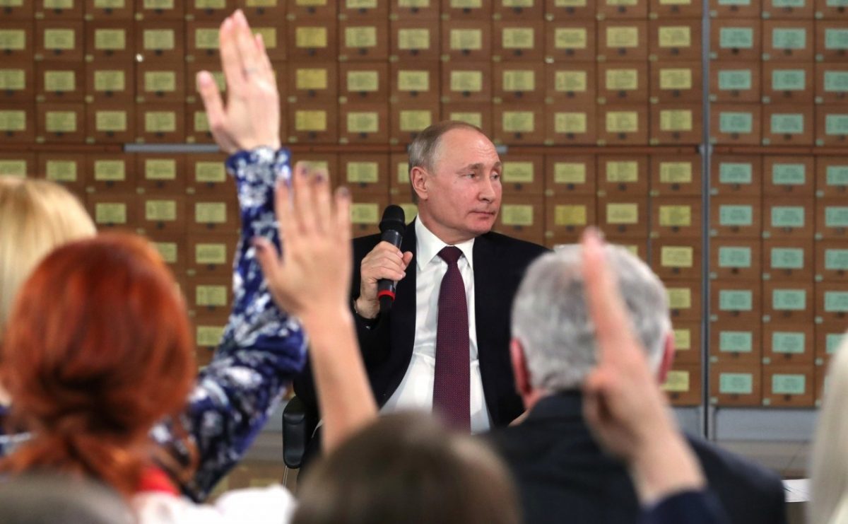 Стало известно, с какими вопросами астраханцы обращаются к Путину