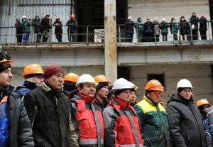 Платят до 65 тысяч: крупные астраханские предприятия ищут определенных сотрудников