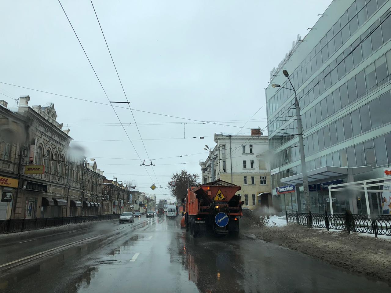 Сильный снег в астрахани. Снег в астрахани. Первый снег в астрахани. Зима в астрахани грязь. Сильный снег в астрахани.