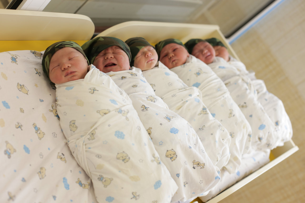 Фото новорожденных детей в роддоме сразу