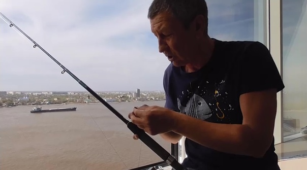 Известный астраханский рыбак показал, как легально ловить рыбу в карантин