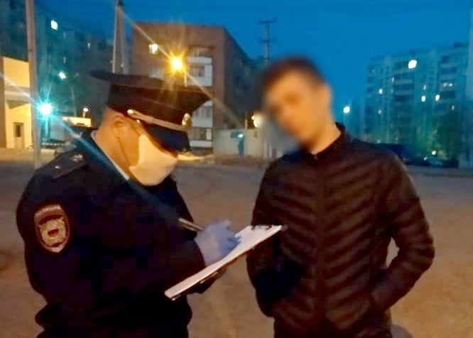 Астраханцев начали штрафовать за выход на улицу без повода