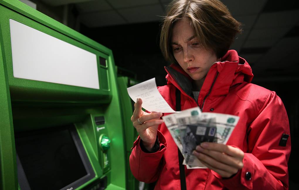 Работодатели стали предлагать астраханцам на 3 тысячи рублей больше