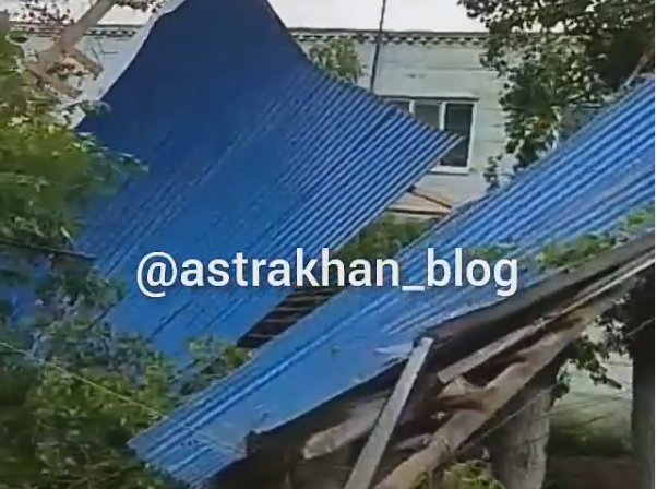 Жители дома в астраханском селе Николаевка остались без крыши