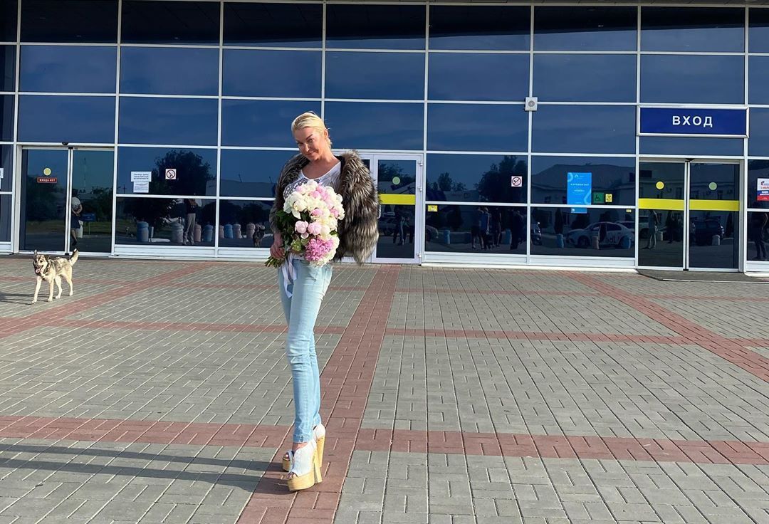 Анастасия Волочкова задолжала сотни тысяч астраханской управляющей компании