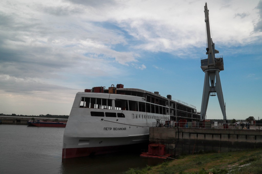 Сдачу круизного лайнера «Петр Великий» отложили еще на год из-за низкого качества проекта