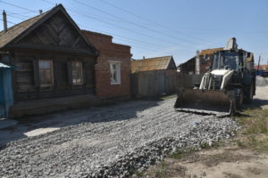 В Астрахани взялись за ремонт грунтовых дорог