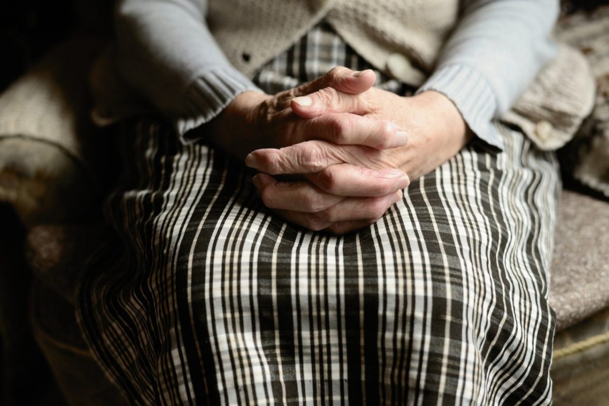 Мошенники лишили 83-летнюю астраханскую бабушку накоплений